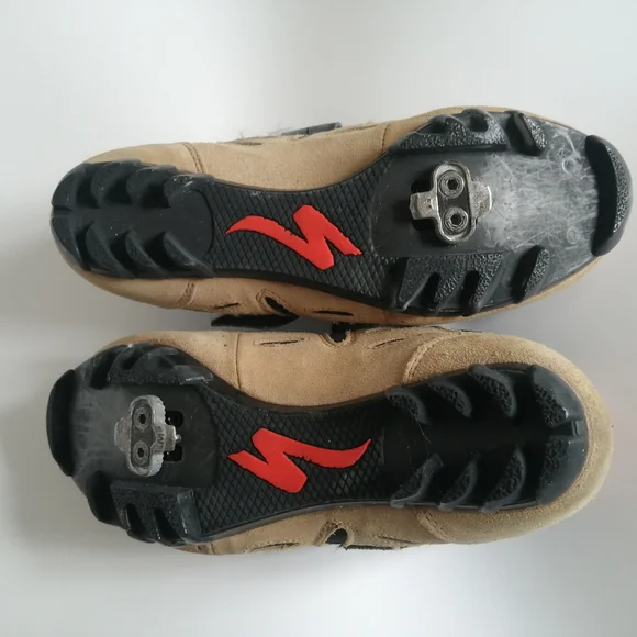 Specialized Women's MTN bike Shoes in Beige, Black, Red Accent Vintage - Picture 3 of 4